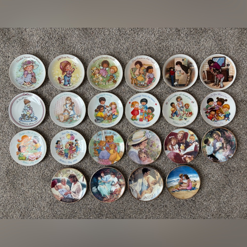 Vintage Avon Mothers Day Collector Plates Lot of 22 1980's - 1990's - 2000's